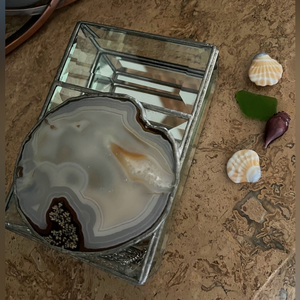 Vintage Trinket Box w/Natural Agate Slice Chalcedony - Picture 2 of 4